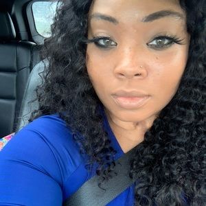 Meet your Posher, Chloe